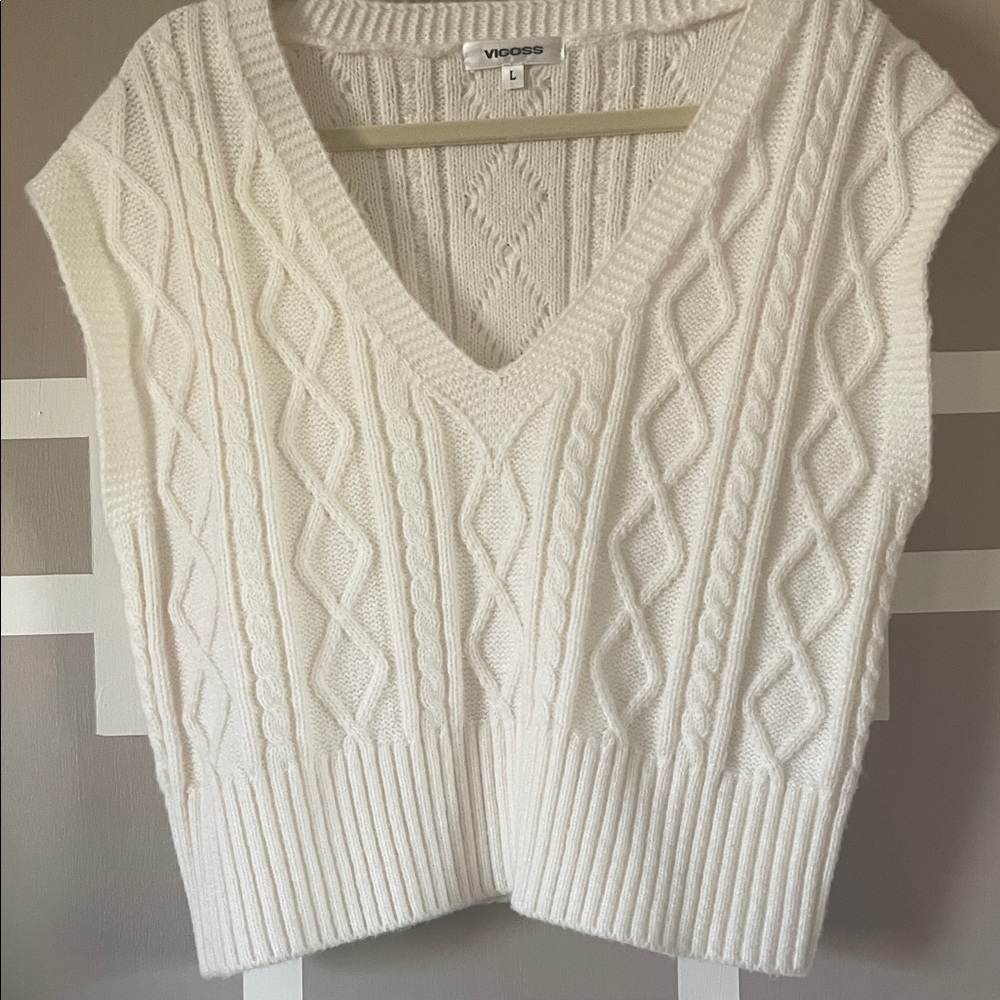 Vigoss Cream V-Neck Cable Knit Sweater Vest NWOT - Picture 3 of 4